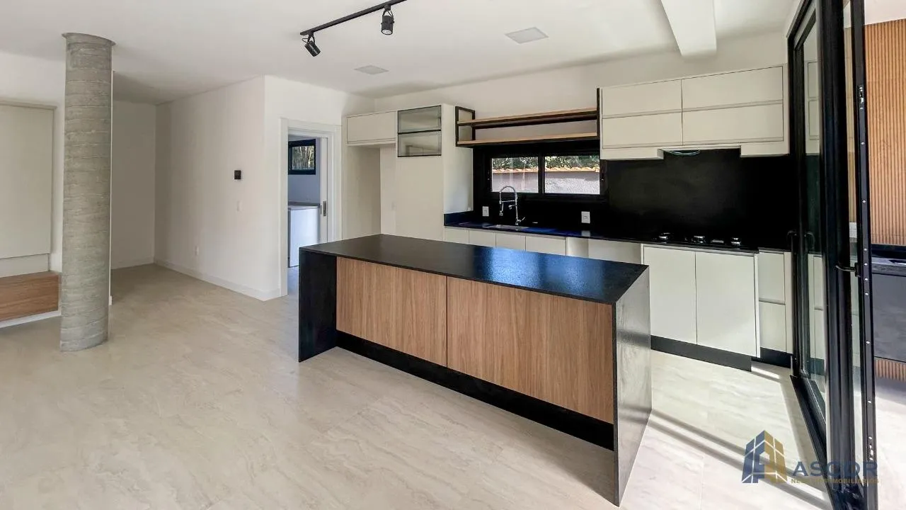 Casa, 250 m², com jardim