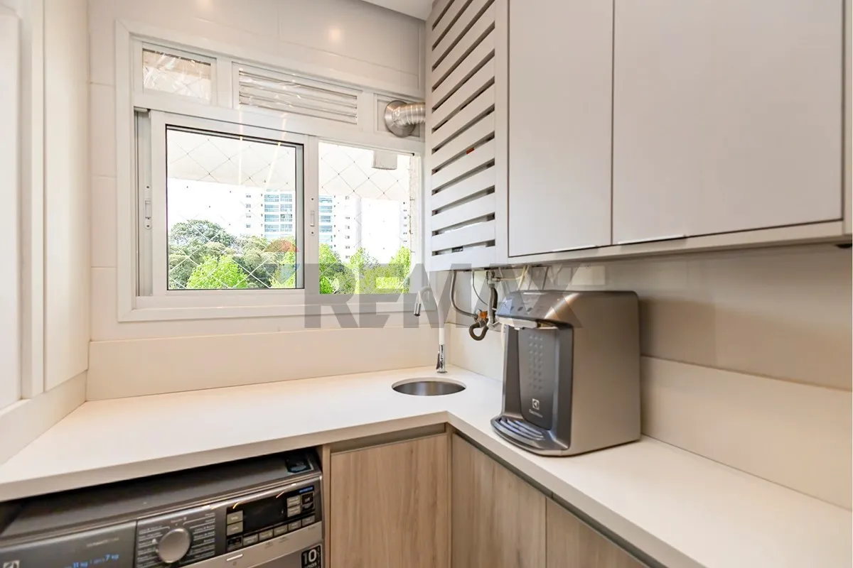 Glass-enclosed balcony in a 2-bedroom apartment, 69 m² — photo 30