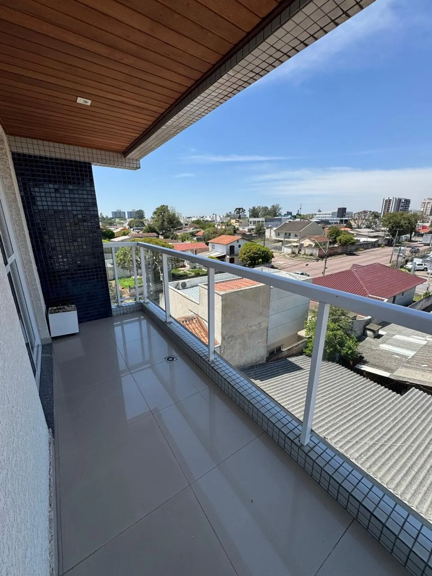 2-bedroom apartment, 1 with its own bathroom, 77 m² — photo 3