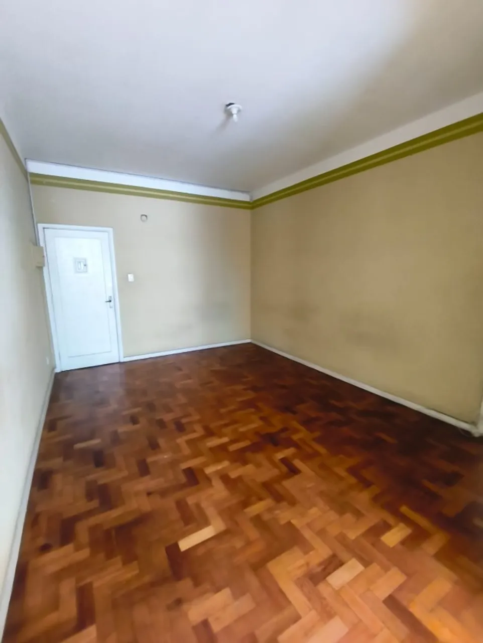 Apartment, 116 m², with wood or laminate floors — photo 11