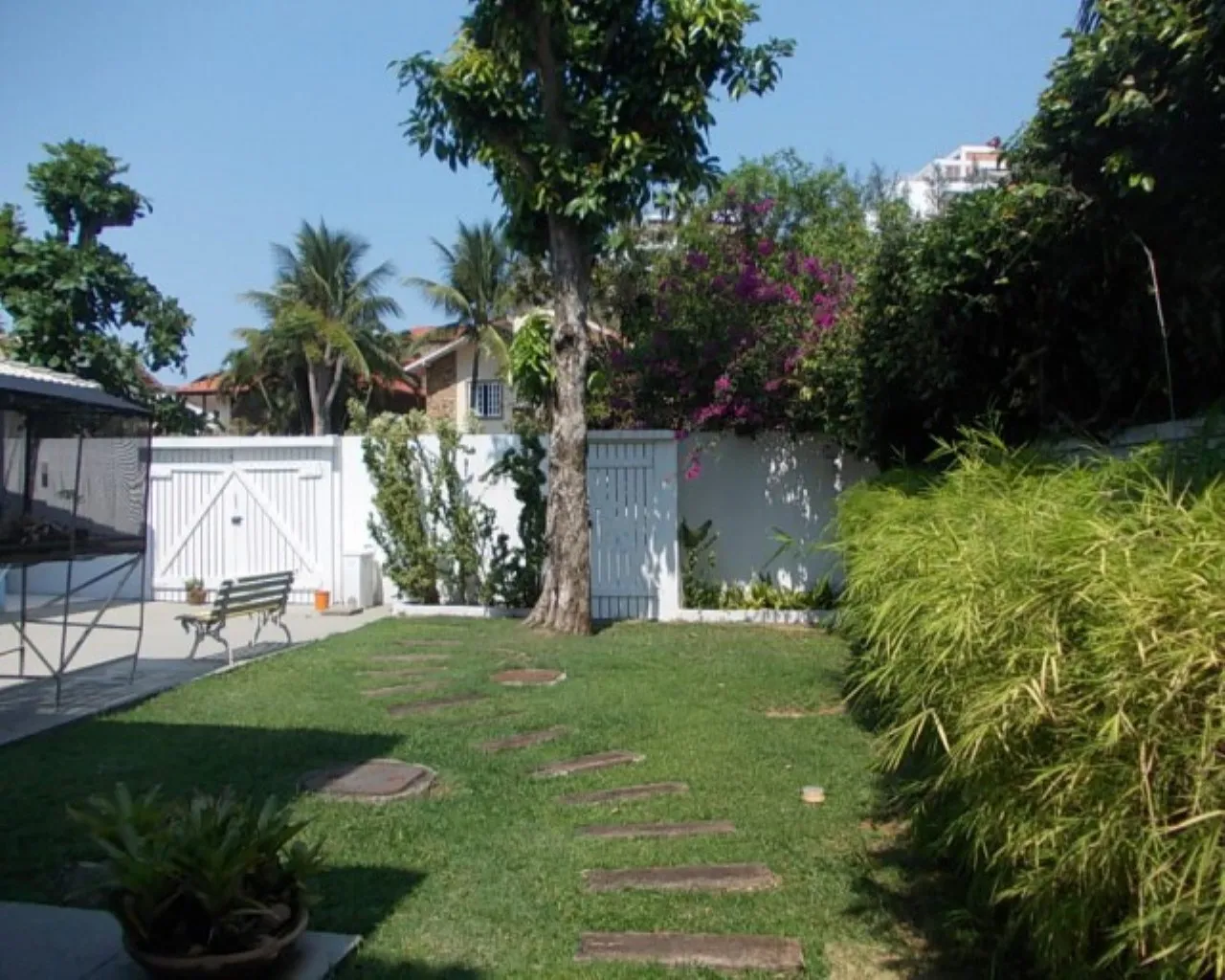 Condo house with 5 bedrooms and separate kitchen — photo 28
