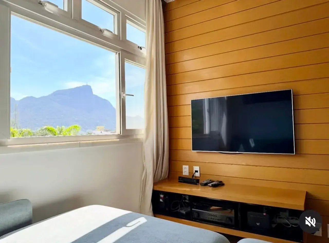 Floor-to-ceiling windows in a 3-bedroom apartment, 70 m²