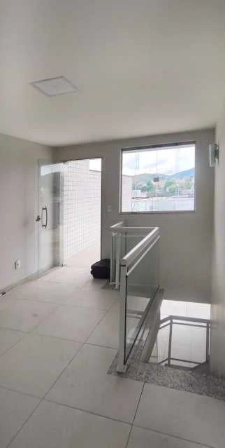 Duplex top-floor home with 3 bedrooms and 1 suite — photo 24