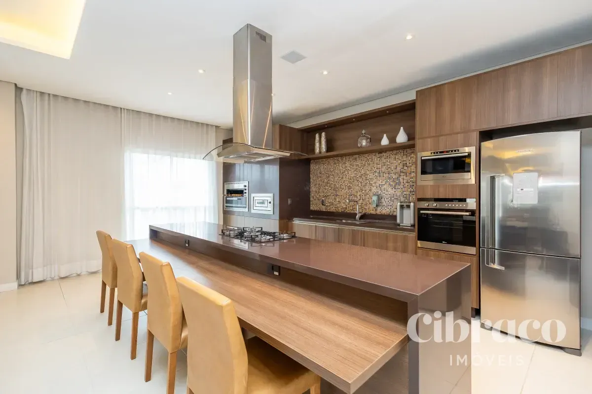 Balcony with a grill in a 2-bedroom apartment, 71 m² — photo 52
