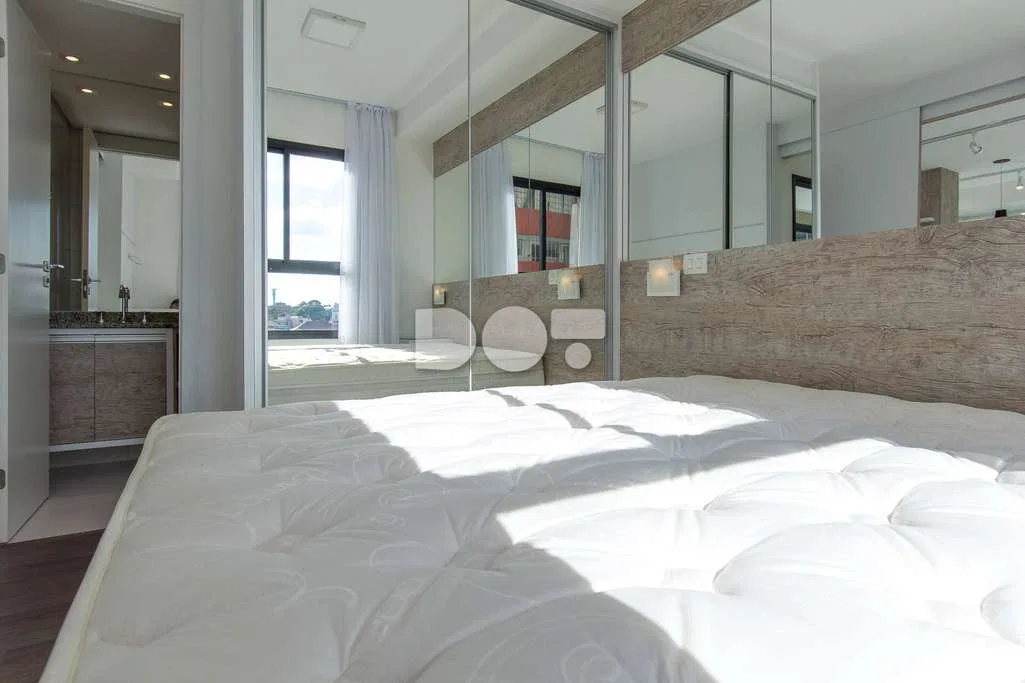 One-bedroom apartment in a building with a gym — photo 5