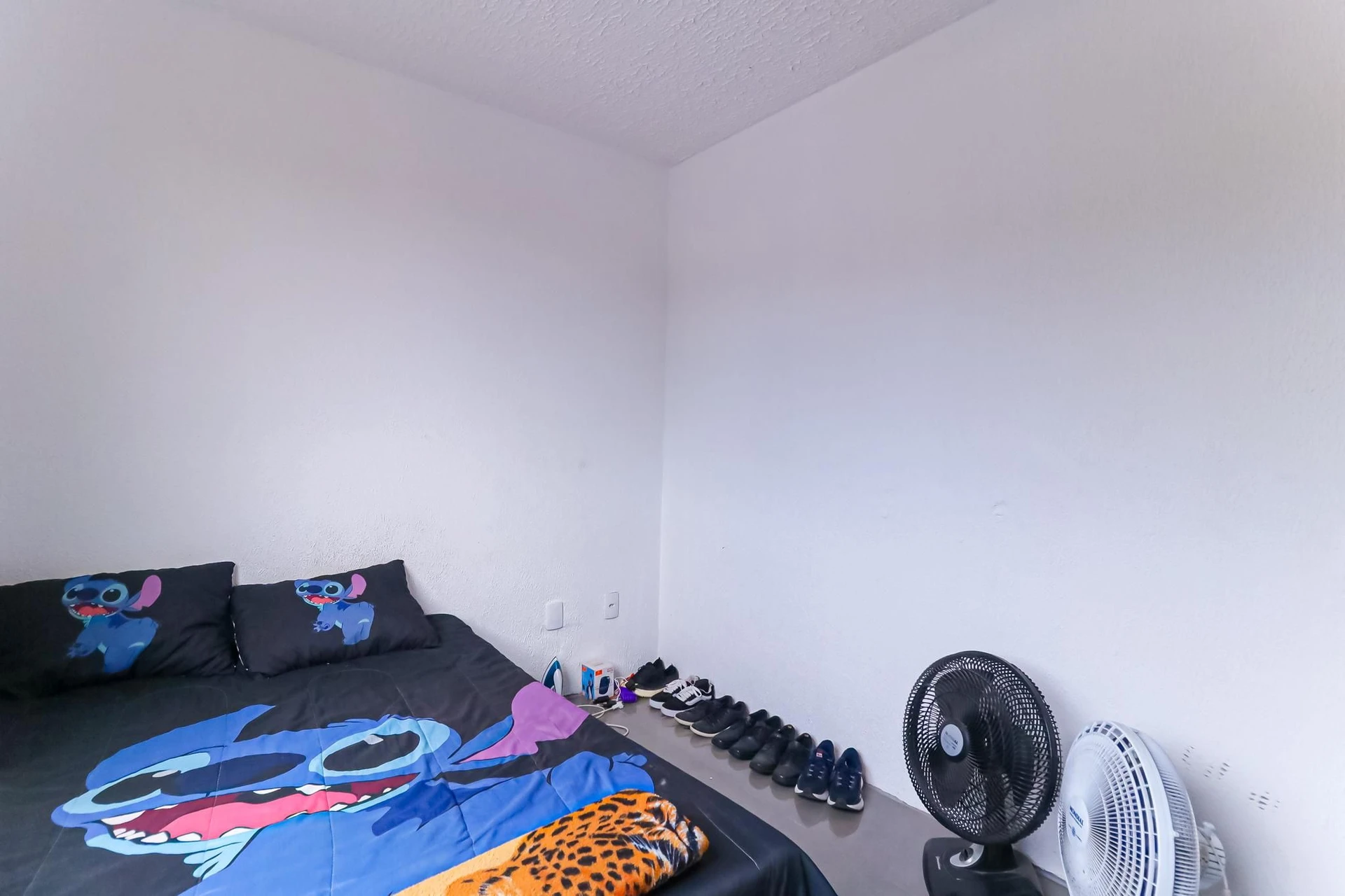 2-bedroom apartment in a building with a gym — photo 4
