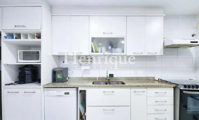 Furnished 176 m² apartment with 3 bedrooms — photo 4