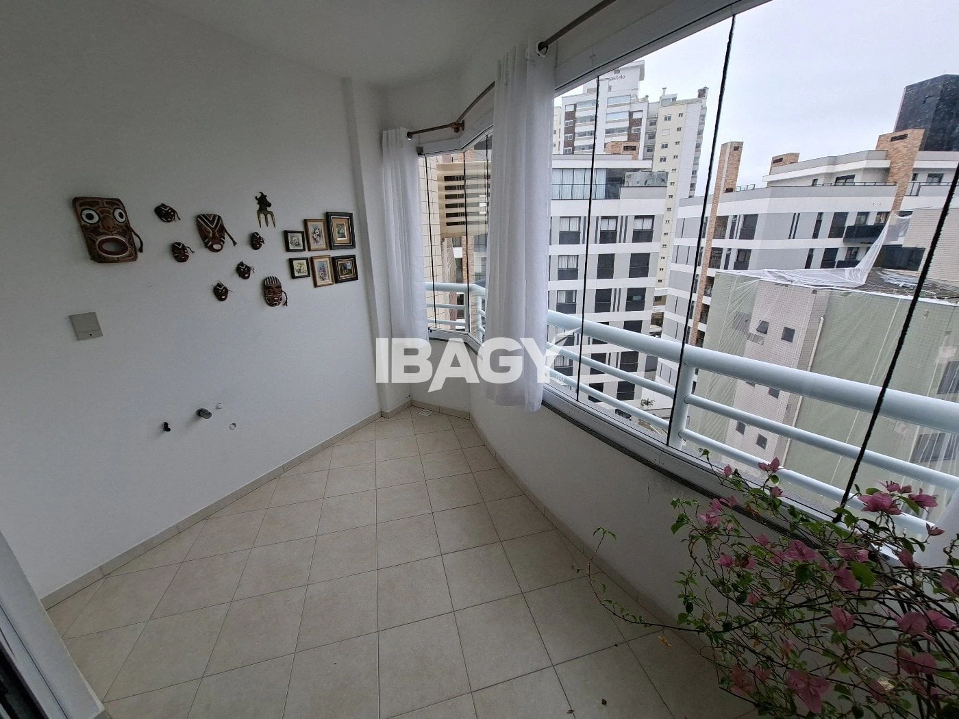 3-bedroom apartment with a bathtub in Florianópolis — photo 14