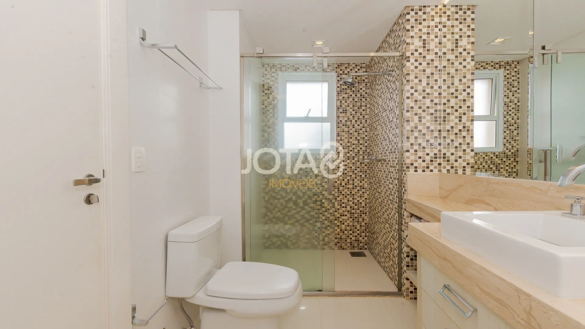 298 m² apartment with 3 en-suite bedrooms and balcony — photo 24