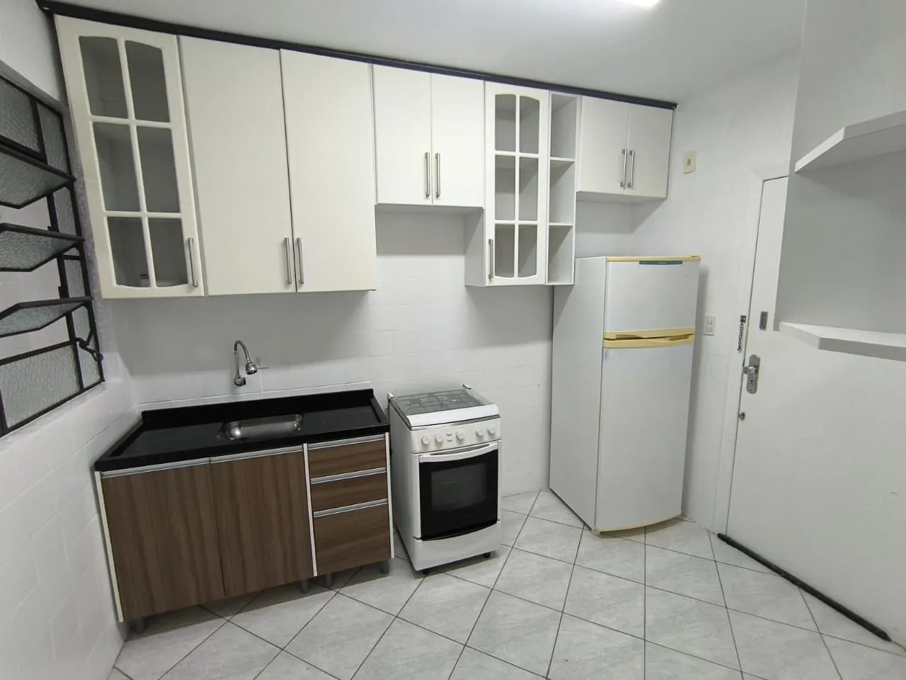Furnished apartment, 64 m², with wood or laminate floors — photo 2