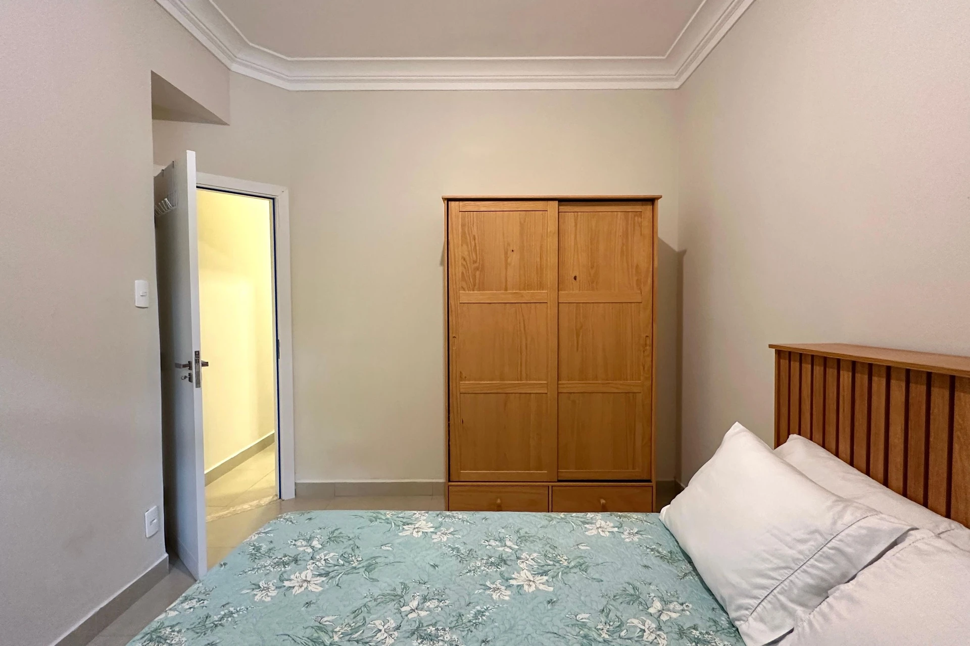 Furnished 1-bedroom apartment with 1 bathroom, no parking — photo 8