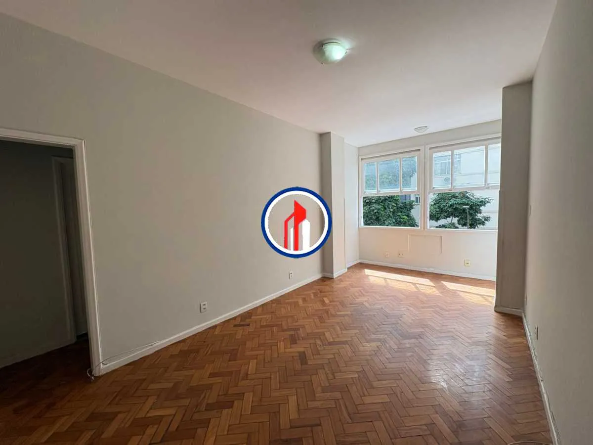 Wood or laminate floors in a 2-bedroom apartment, 72 m² — photo 11