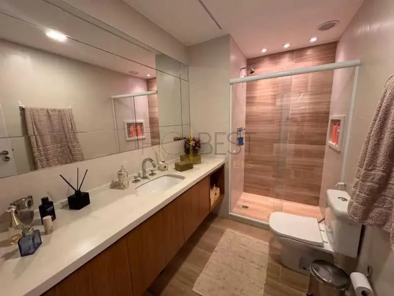 Furnished 4-bedroom apartment with park-view windows — photo 18