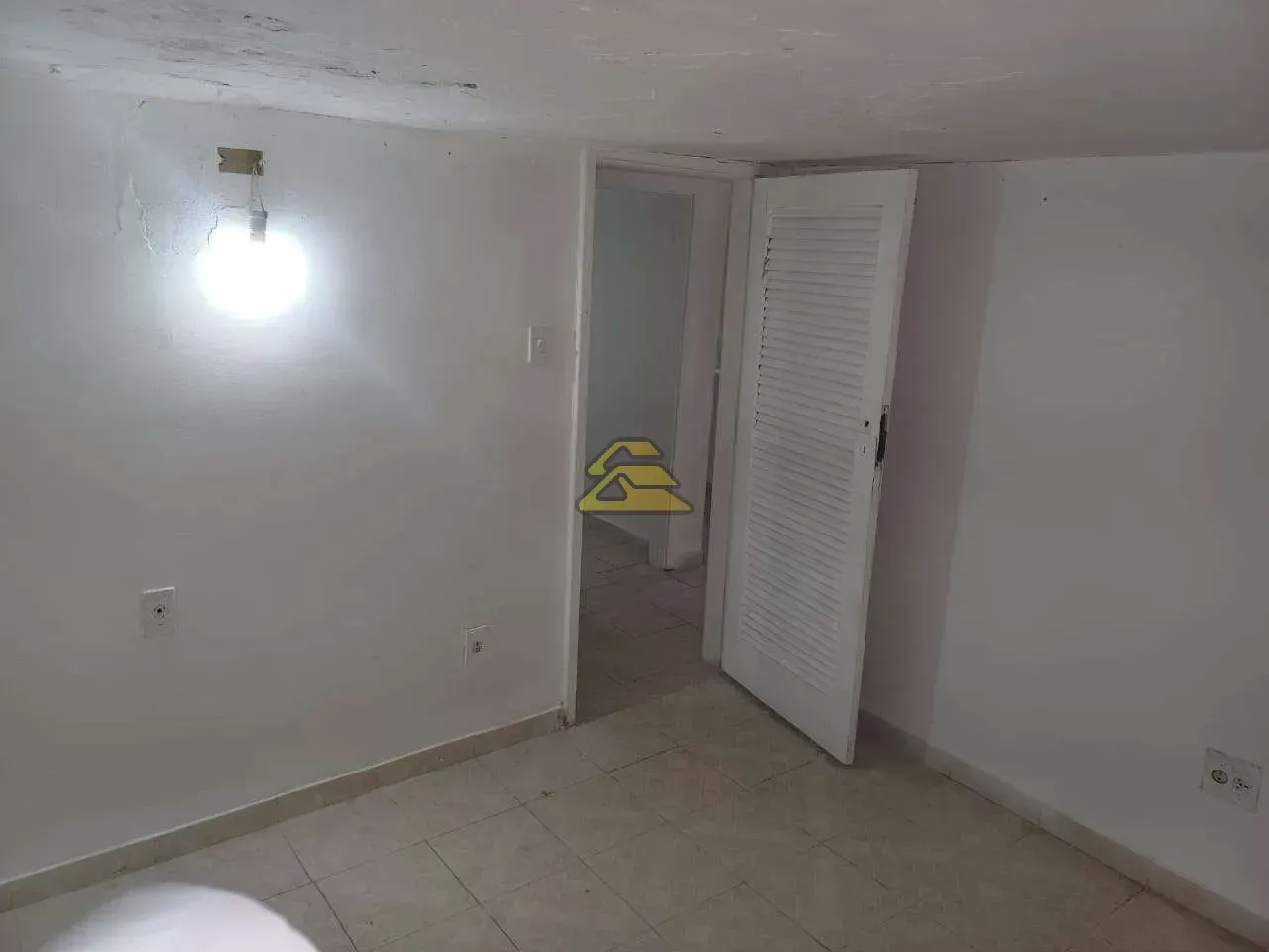 Duplex home with 5 bedrooms and 4 bathrooms — photo 23