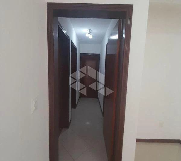 Unfurnished 3-bedroom apartment with balcony — photo 8