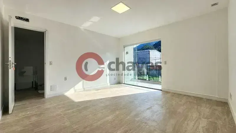 Casa com 4 quartos e 5 banheiros, cozinha integrada a gás — photo 5