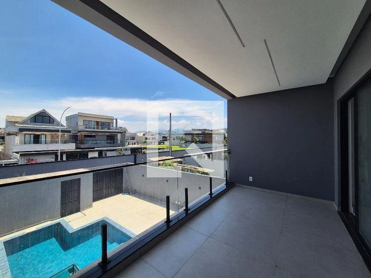 5-bedroom house with floor-to-ceiling windows — photo 11
