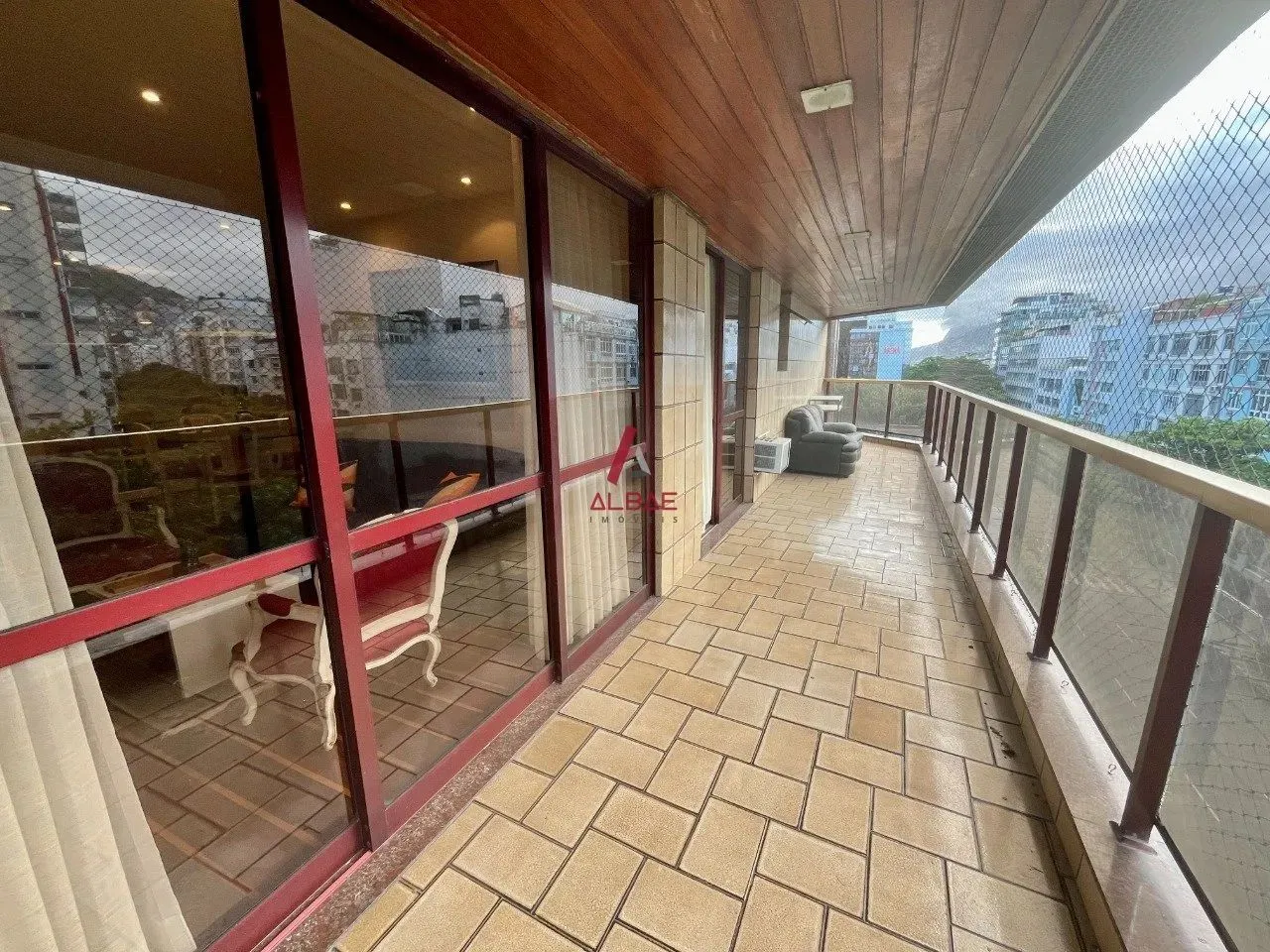 3-bedroom apartment with a balcony and 4 bathrooms — photo 12