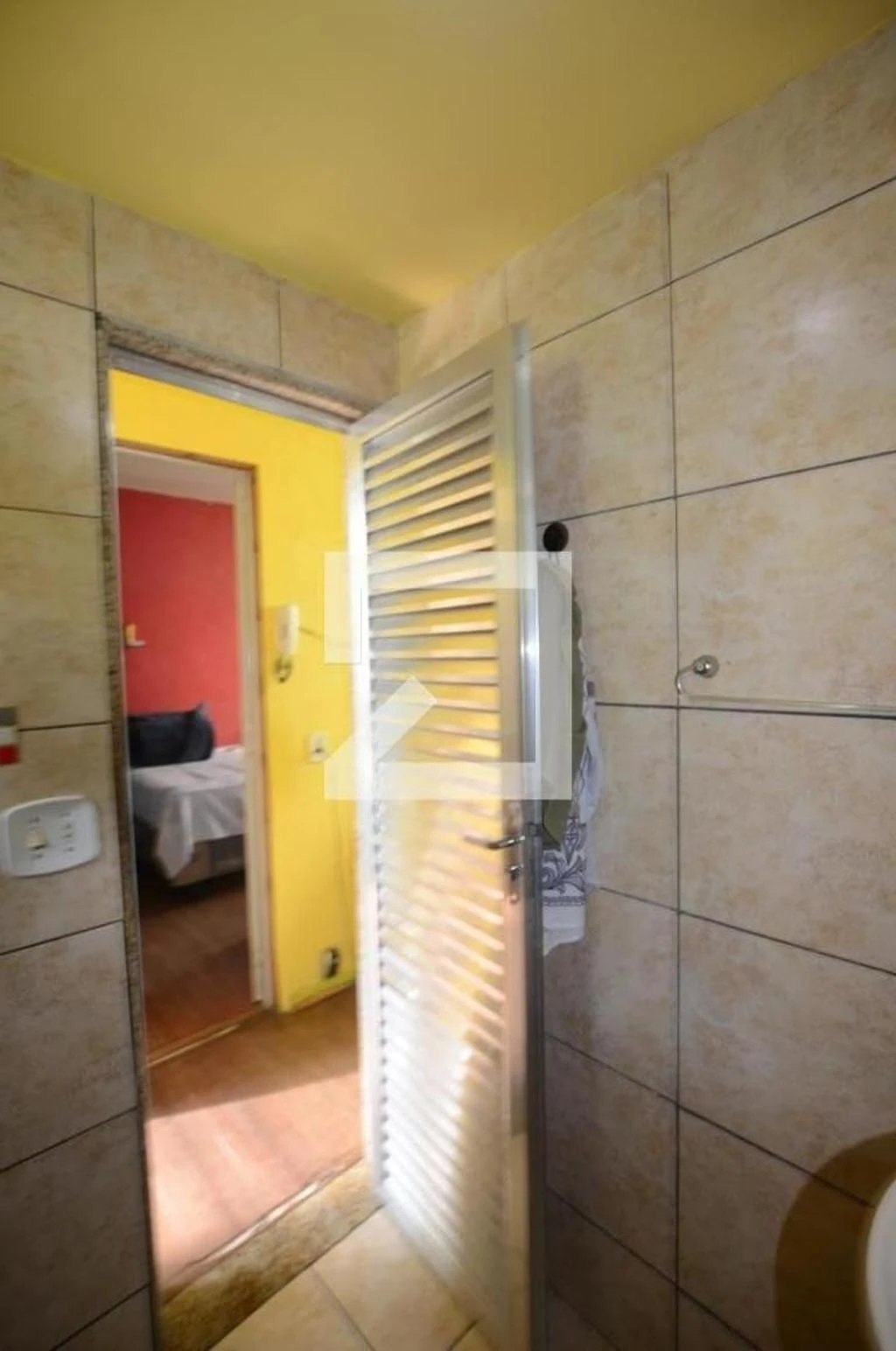 Furnished 2-bedroom apartment with 1 bathroom — photo 32