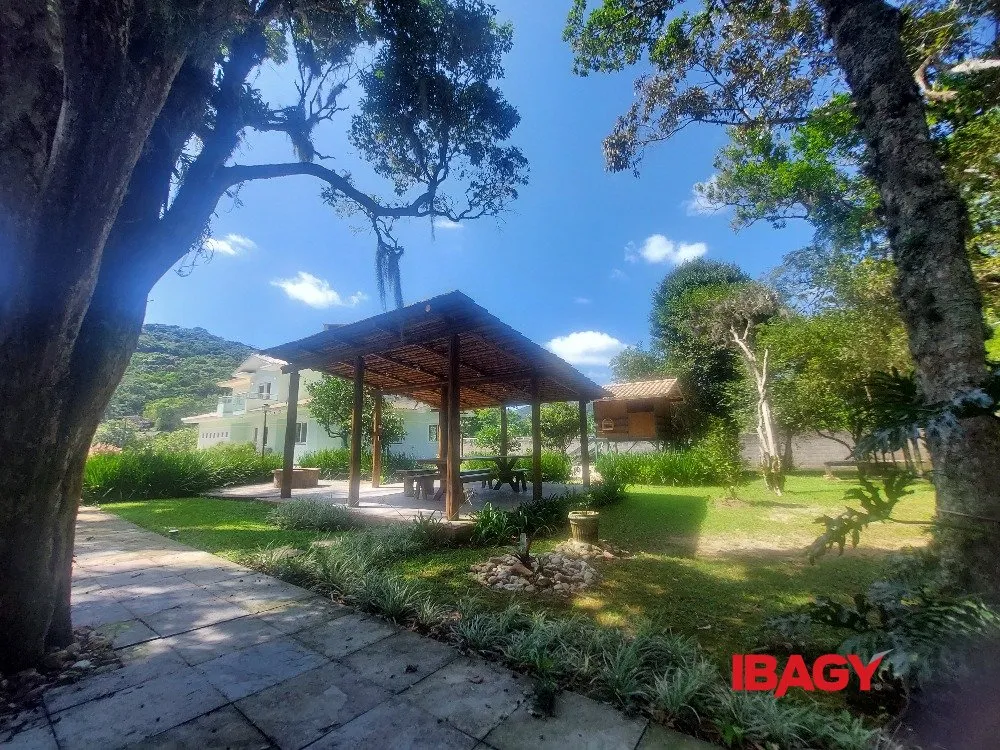 Furnished house with 5 bedrooms on 5200 m² — photo 65