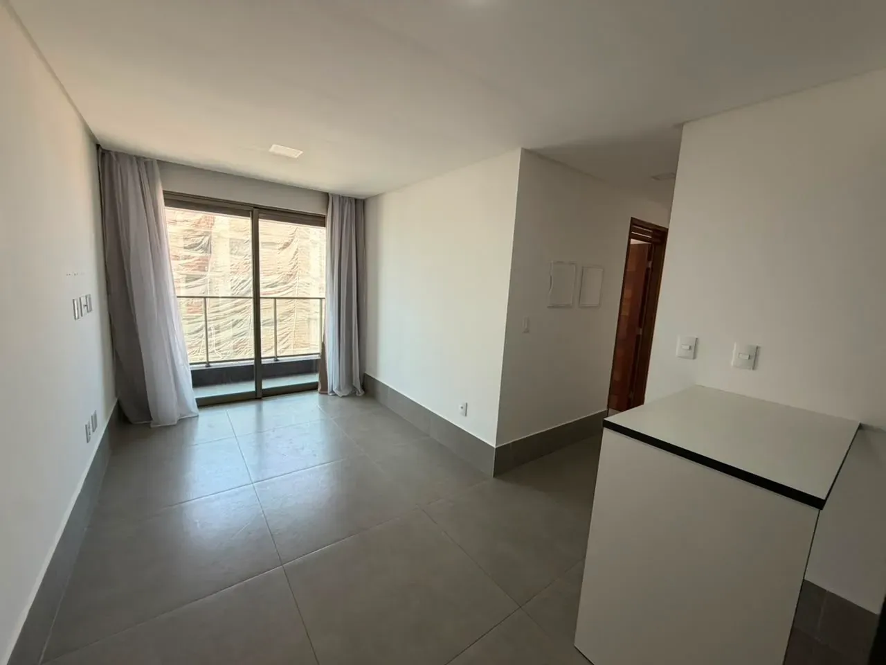 Apartamento amueblado de 3 dormitorios con balcón