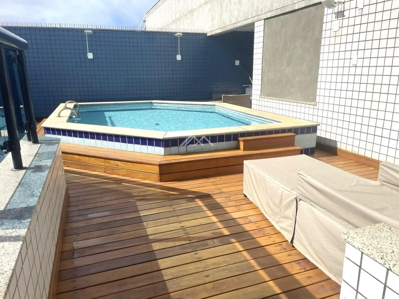 Apartment with 4 bedrooms and 5 bathrooms and enclosed balcony — photo 26