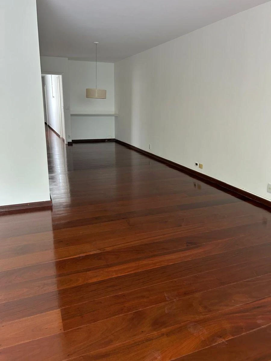 4-bedroom apartment with a walk-in closet — photo 11