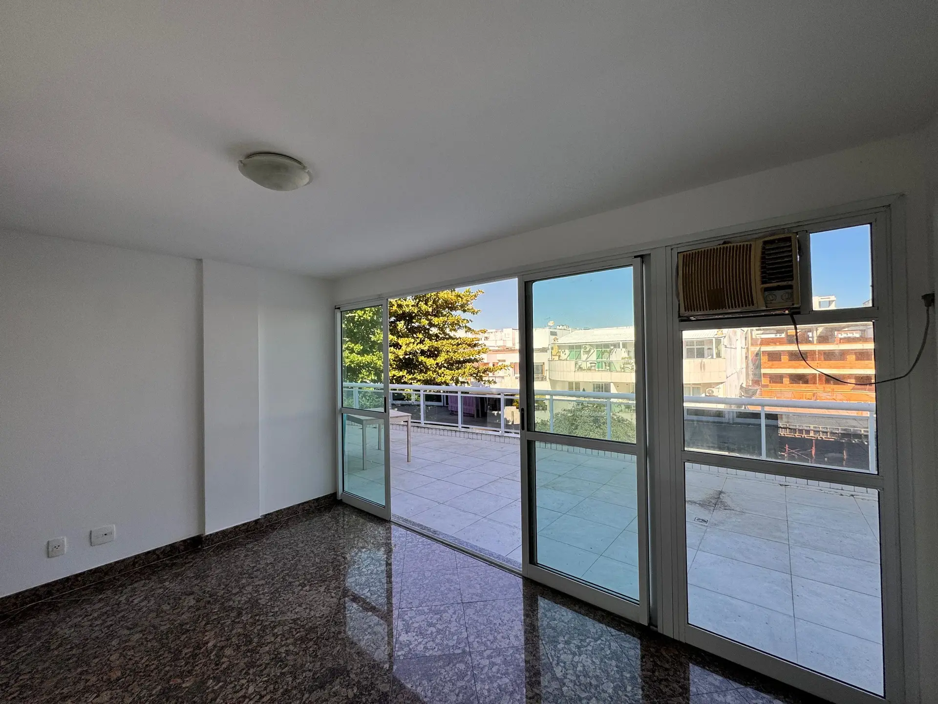 Apartamento, 233 m², com janelas do piso ao teto — photo 55