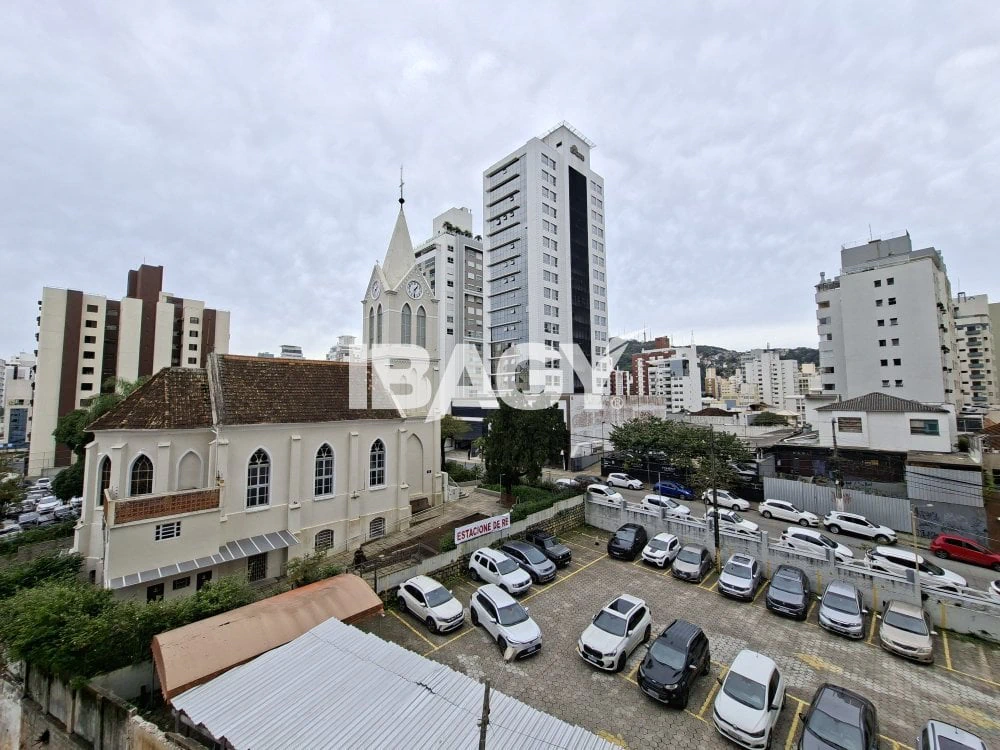 30 m² apartment with 1 bedroom and tall windows — photo 43