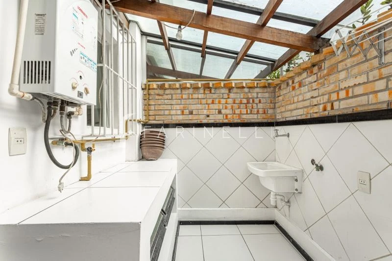 House with 3 bedrooms and 5 bathrooms plus 2 parking spots — photo 40