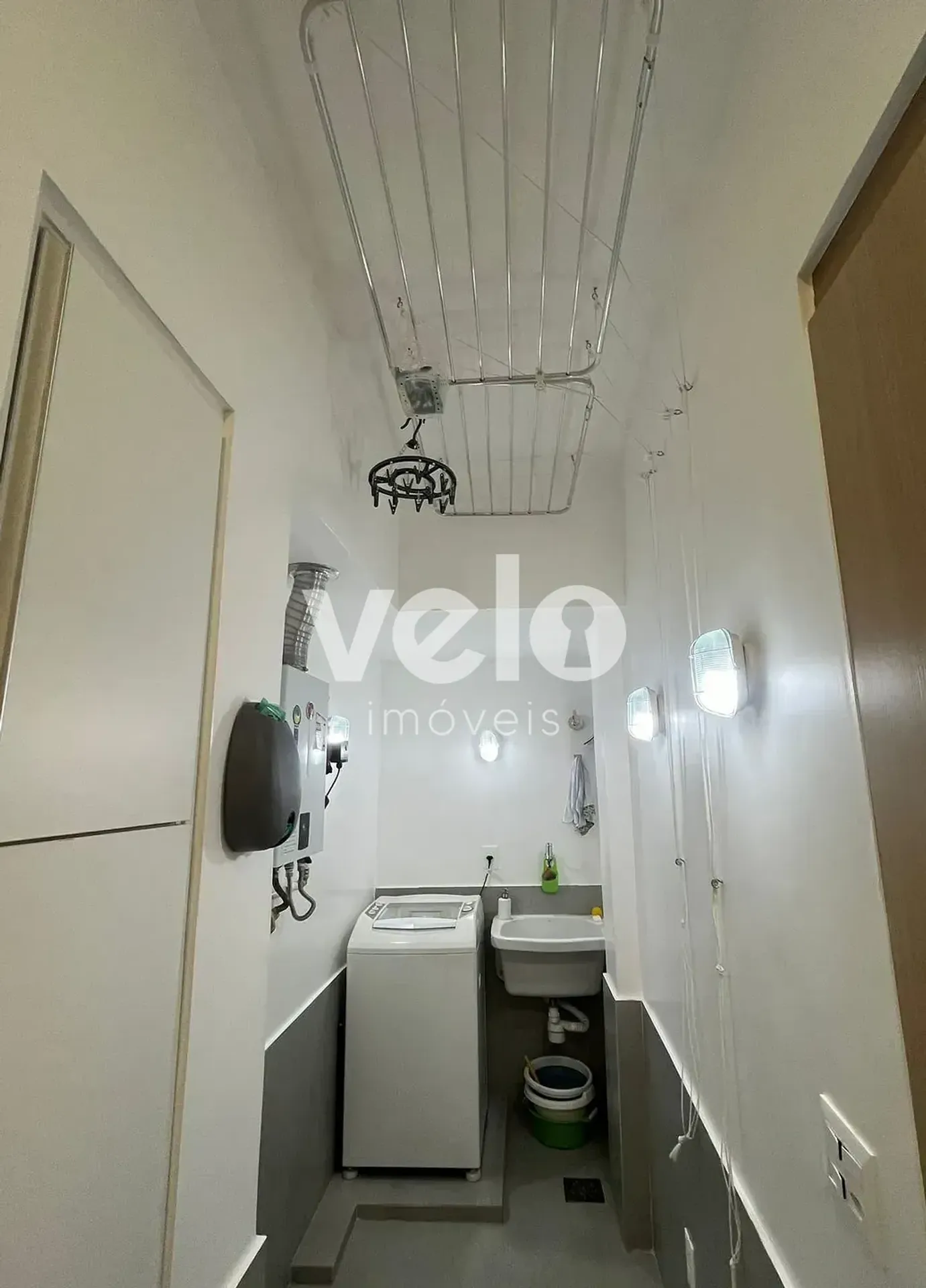 2-bedroom apartment with a mountain view — photo 16