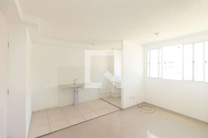 Minimal-style 2-bedroom apartment with ceramic floors — photo 2