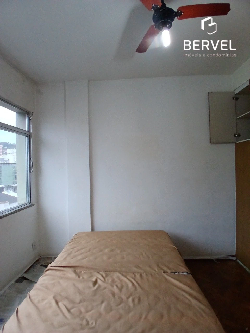 1-bedroom apartment with a glass-enclosed shower — photo 4