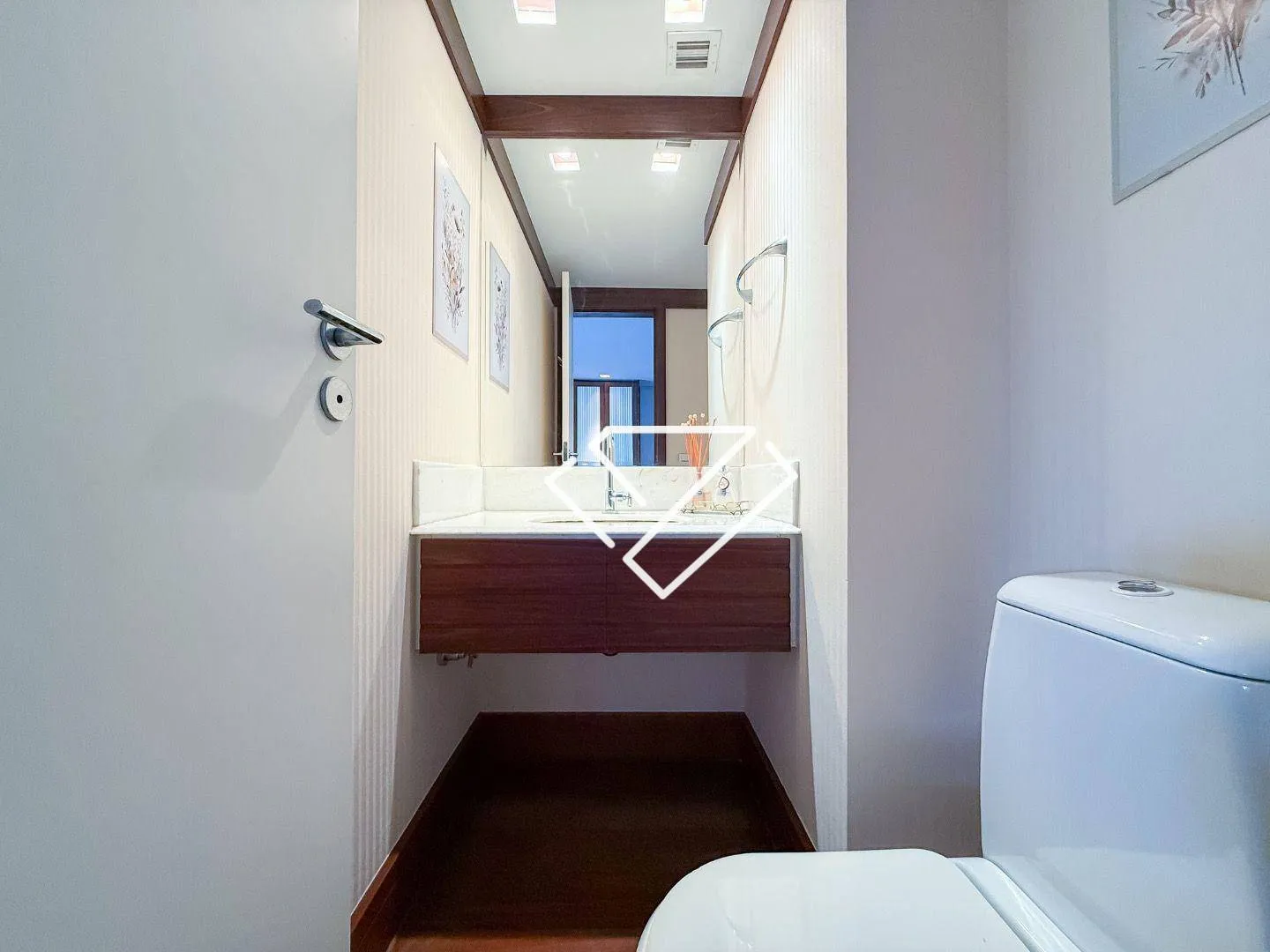 Furnished apartment with 4 en-suites and 258 m² — photo 51