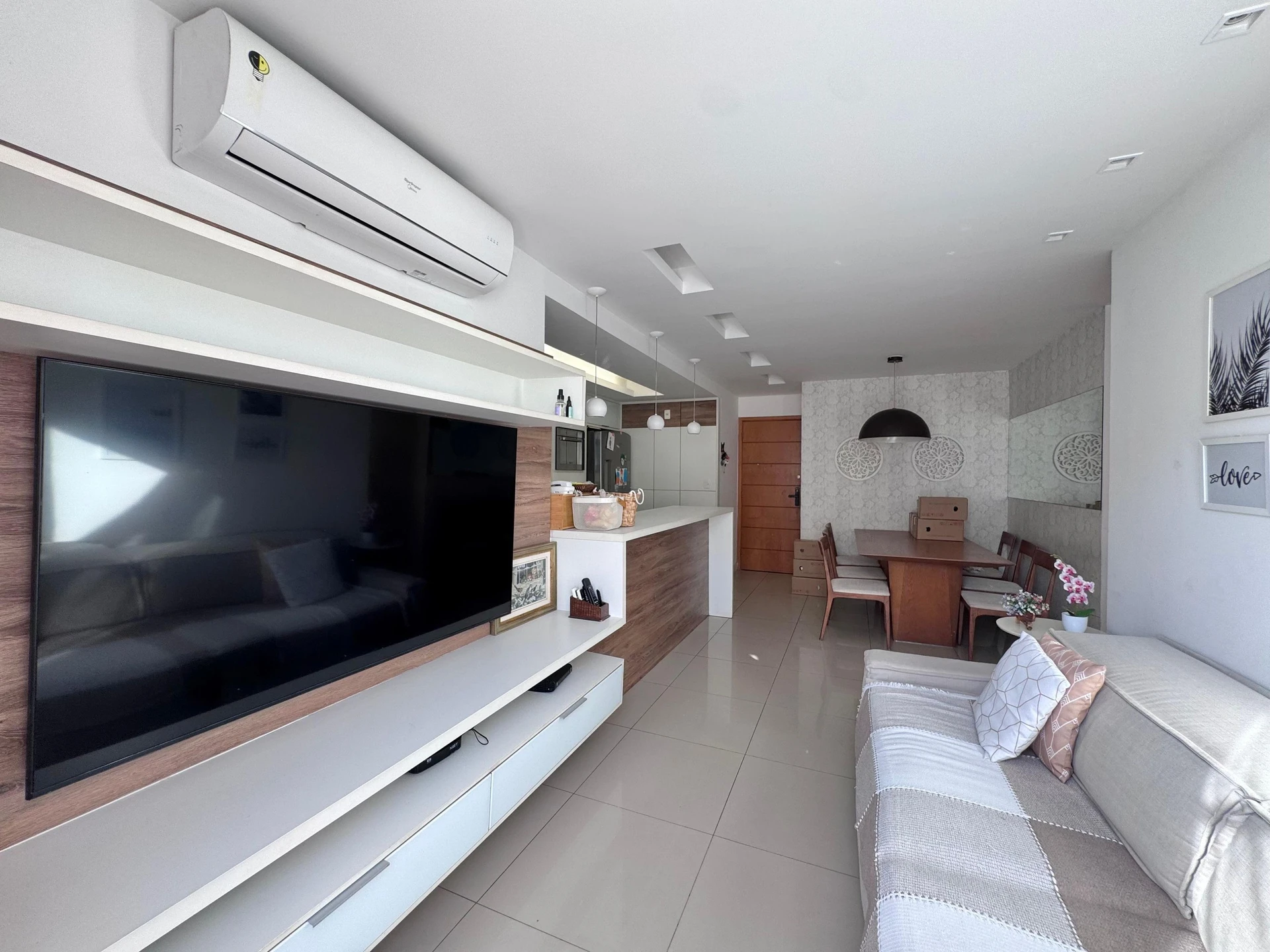 4-bedroom apartment with a glass-enclosed balcony — photo 8