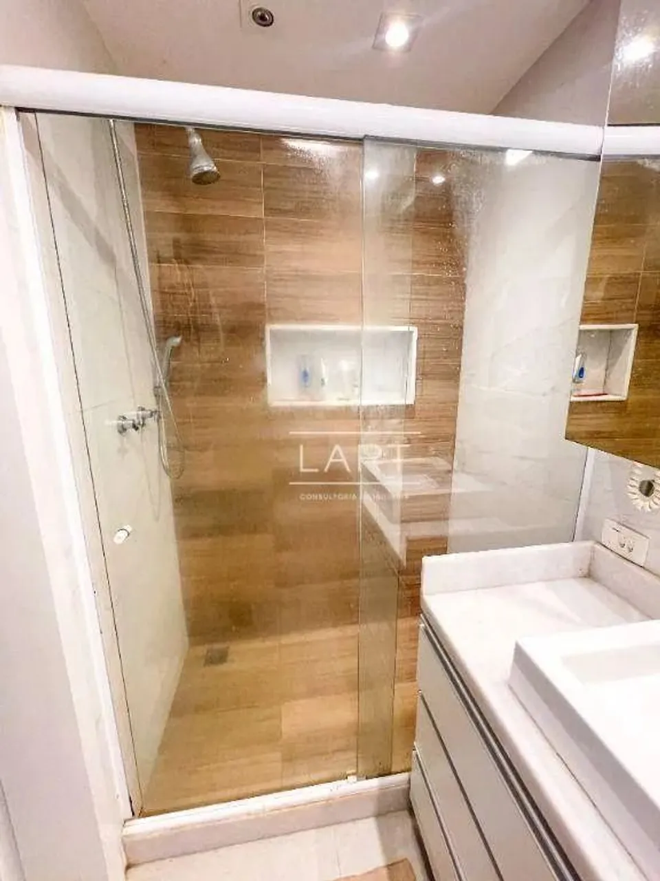 4-bedroom penthouse-style home with 324 m² kitchen — photo 7