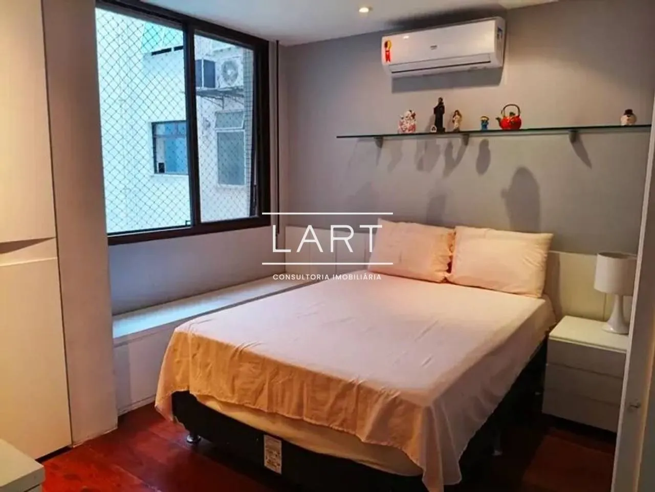 Furnished apartment, 250 m², with floor-to-ceiling windows — photo 22