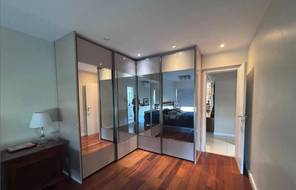 206 m² apartment with a washing machine and a home office — photo 12