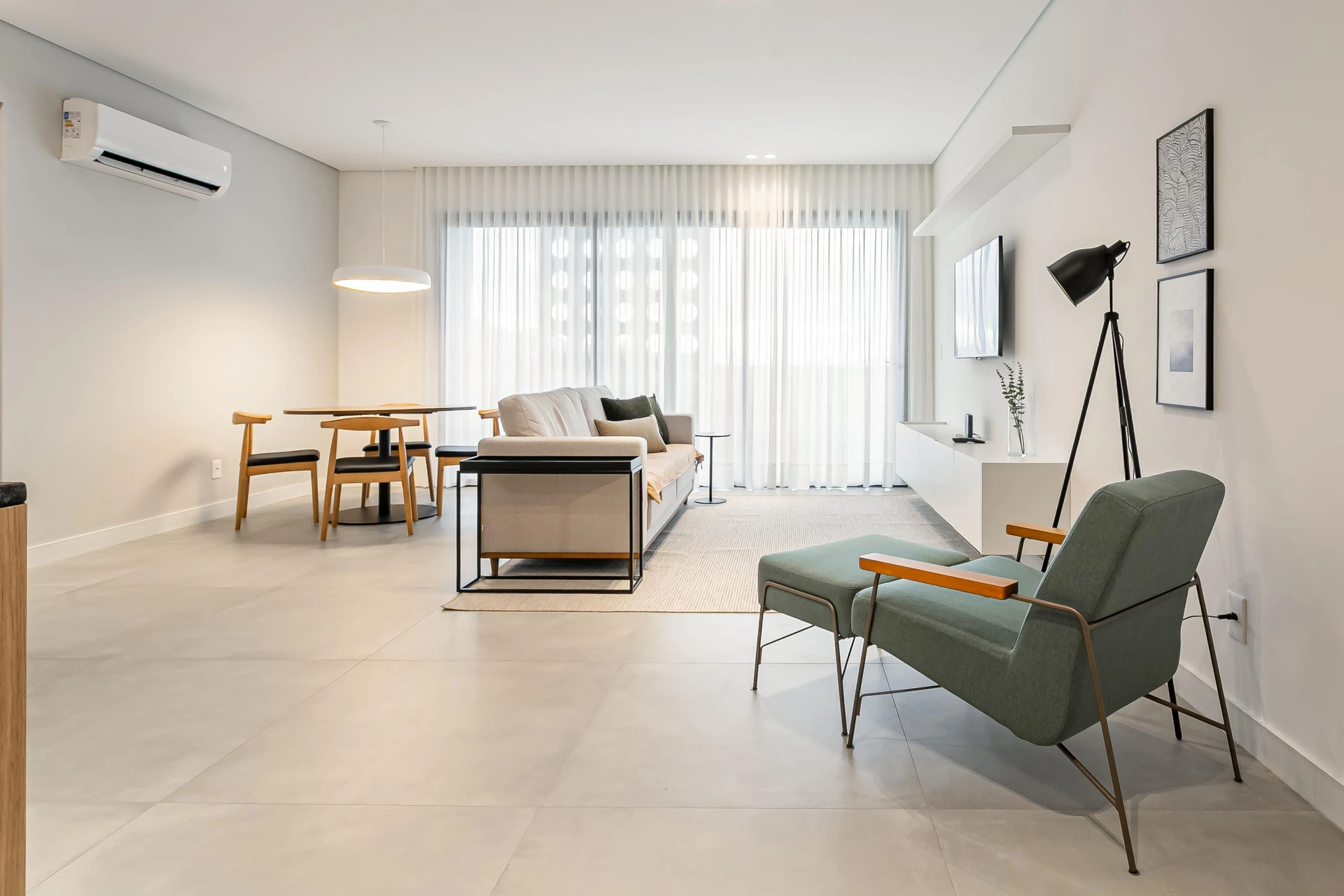 Мебльована квартира 111 м² з 2 спальнями та балконом — photo 23