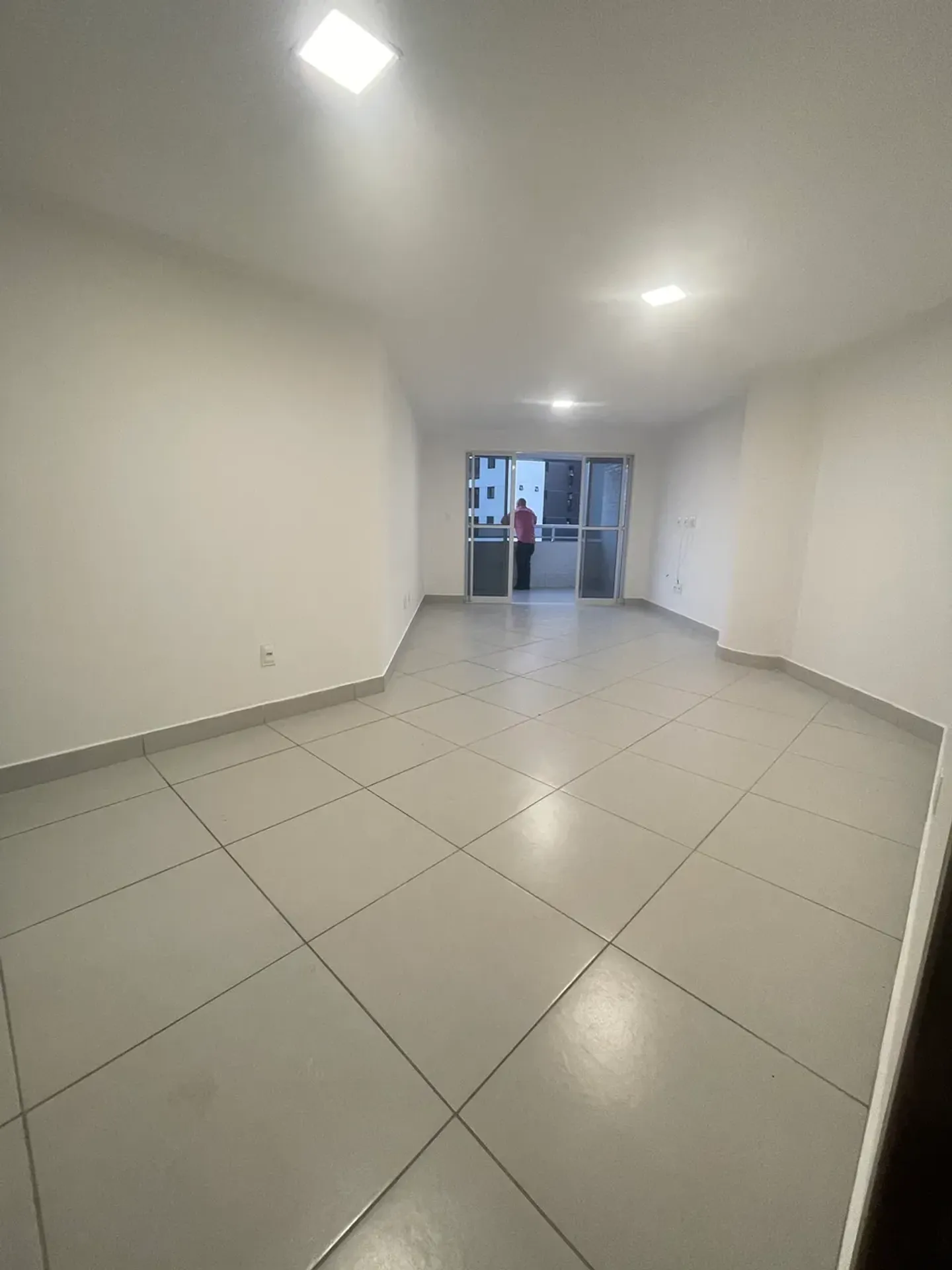 Glass-enclosed balcony in a 4-bedroom apartment, 115 m² — photo 6