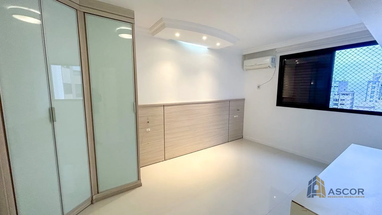 3-bedroom apartment with a bathtub in Florianópolis — photo 7