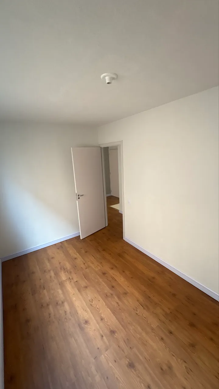 2-bedroom apartment with wood or laminate floors — photo 9