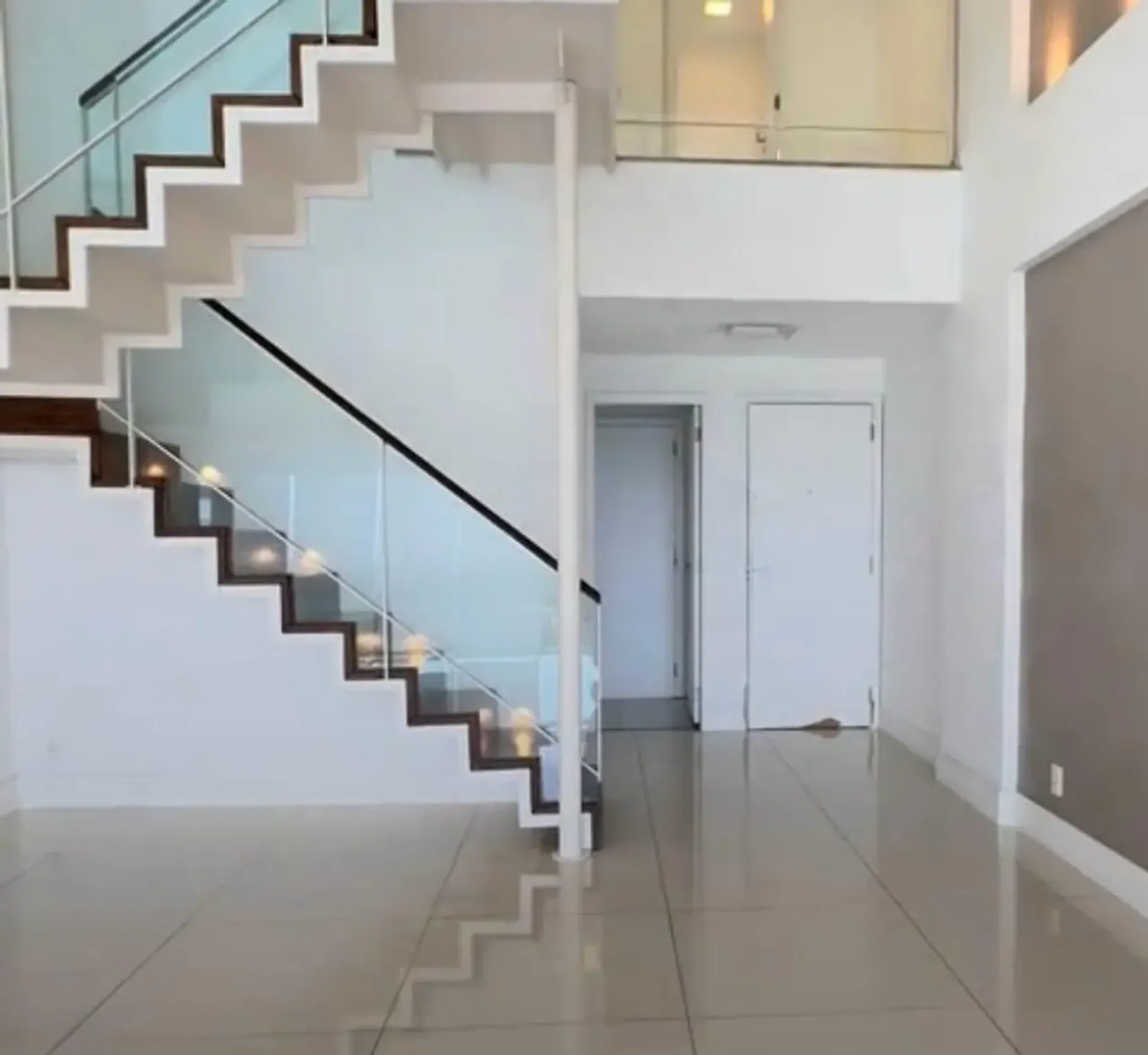 Apartamento com 4 quartos e cozinha fechada a gás — photo 36