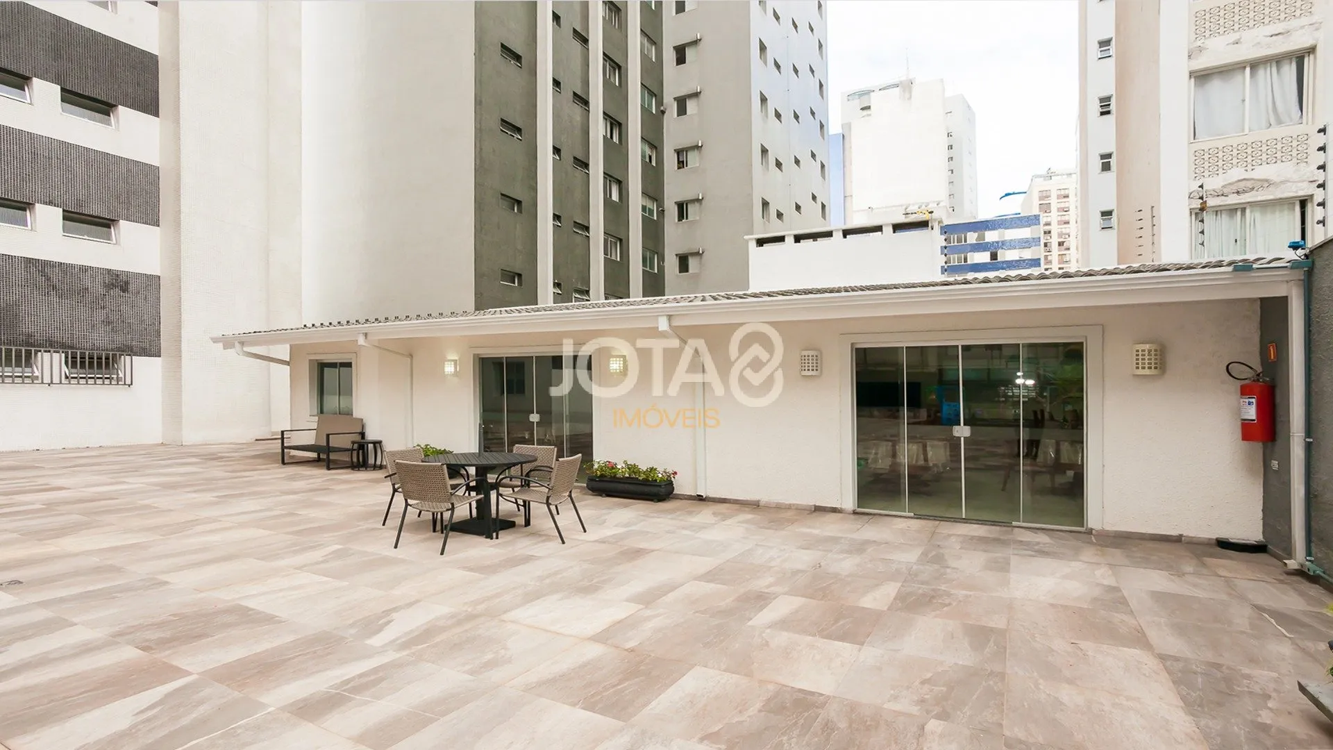 219 m² furnished apartment with 4 bedrooms and private garden — photo 30