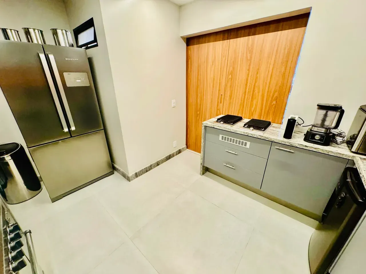 Furnished 3-bedroom apartment with 3 bathrooms — photo 18