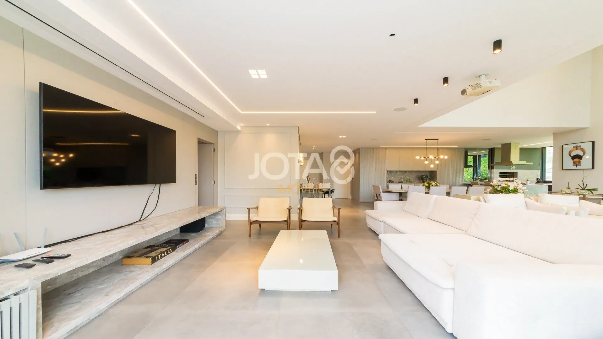 Unfurnished apartment with 3 en-suite bedrooms and balcony — photo 5