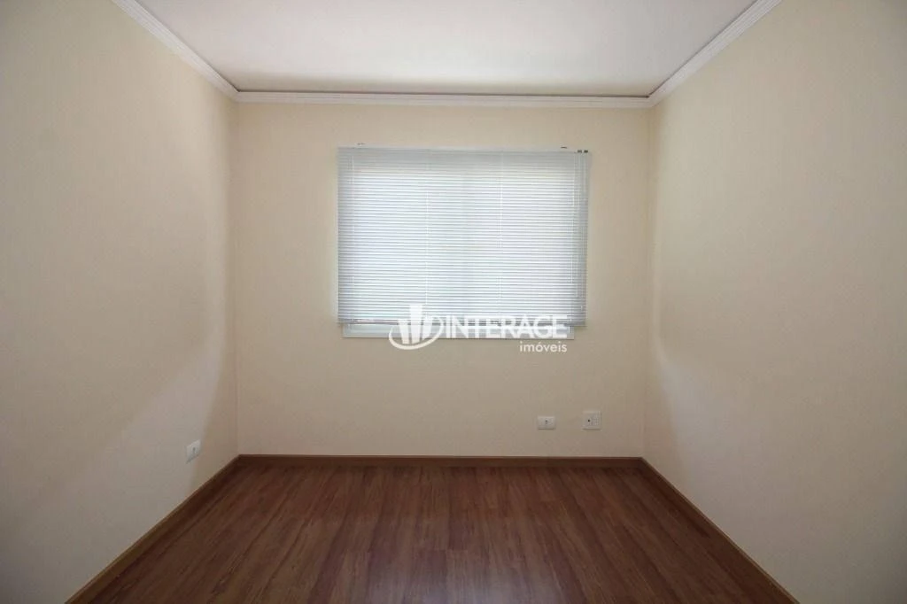 Balcony with a grill in a 3-bedroom house, 150 m² — photo 23