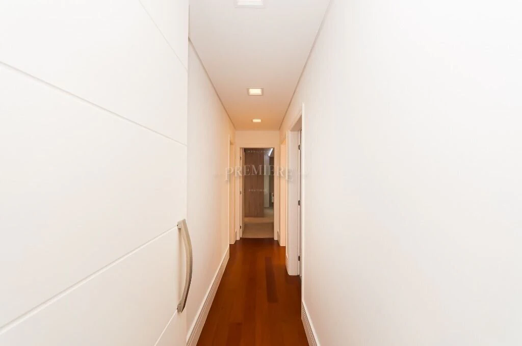 3-bedroom apartment, 1 with its own bathroom, 192 m² — photo 24