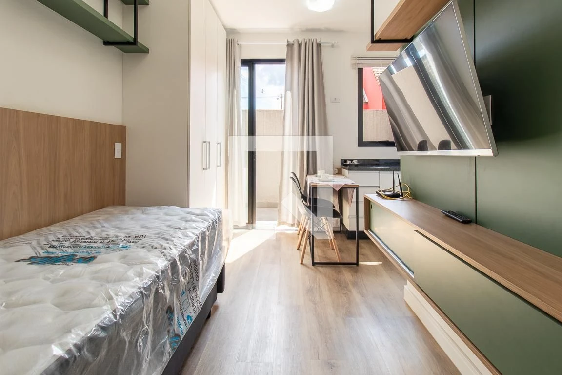 28 m² studio with a washing machine and a home office — photo 10