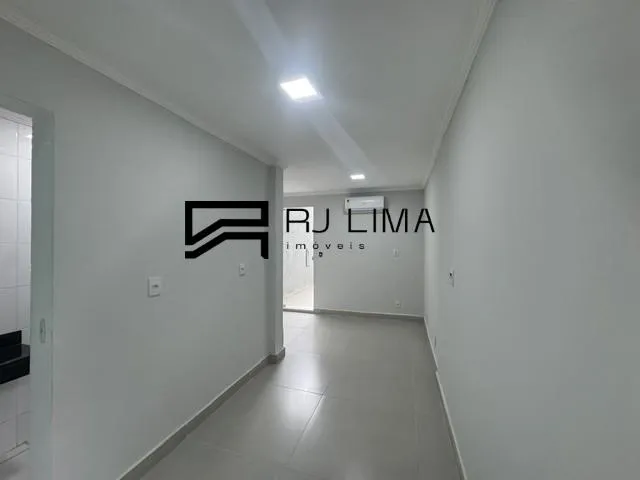 5-bedroom house with a walk-in closet in Rio de Janeiro — photo 32